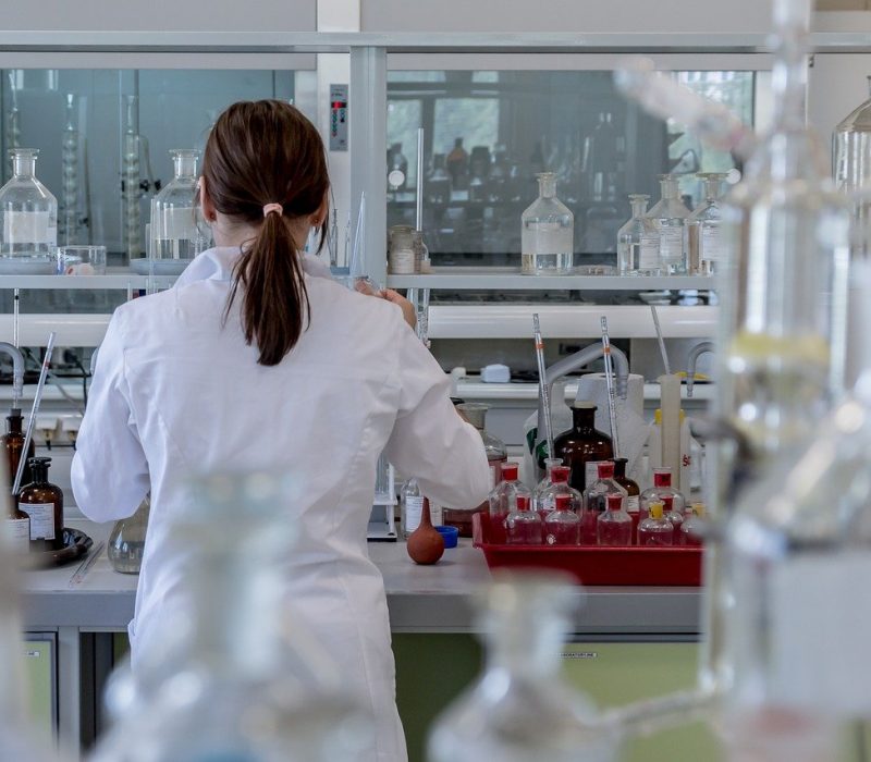 laboratory-analysis-chemistry-2815641